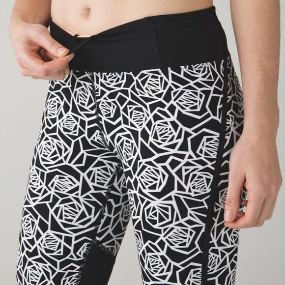 Lululemon Real Quick Crop *Full-On Luxtreme
Posey Black White / Black - Picture 4 of 14